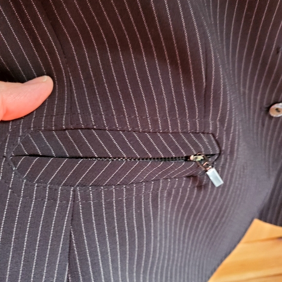 Tahari Arthur S Levine Women's Black Pin Striped Blazer Size 10 - Picture 5 of 11